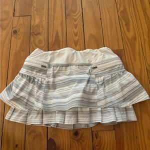 womens lululemon skirt size 6!! so cute! barely worn